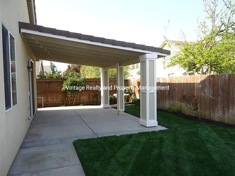 1473 Swallow Tail Ln — Photo 13