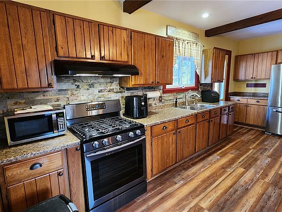 4th image of 492 Ridge Rd