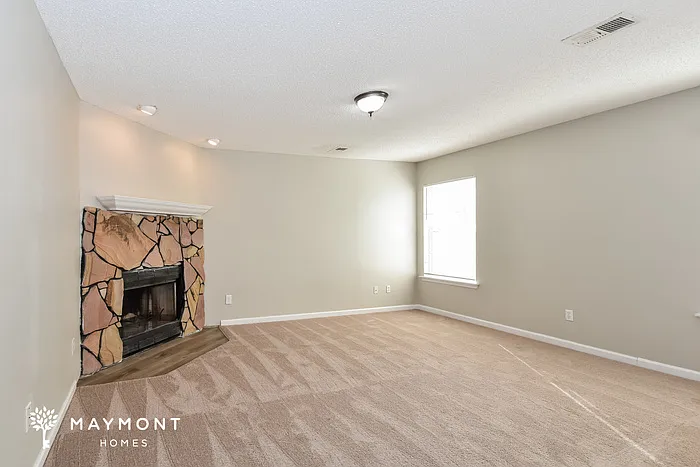 4 bed, 2.5 bath, 2122 sqft, $2,145 — Photo 4