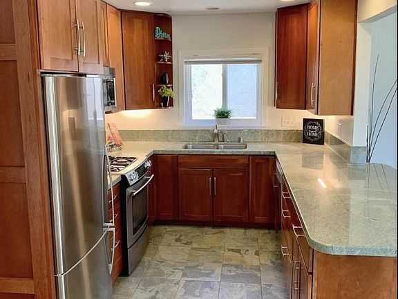 4th image of 3854 Sequoia St