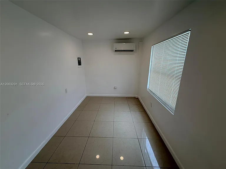 548 NW 30th St #2 — Photo 3