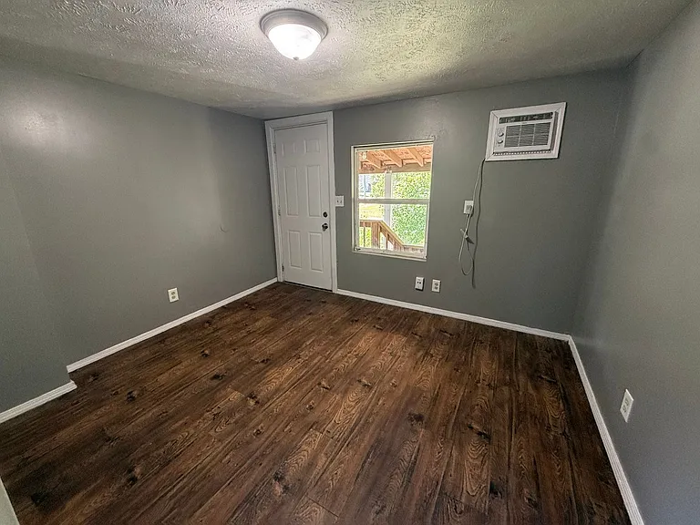 2345 N East Ave — Photo 3