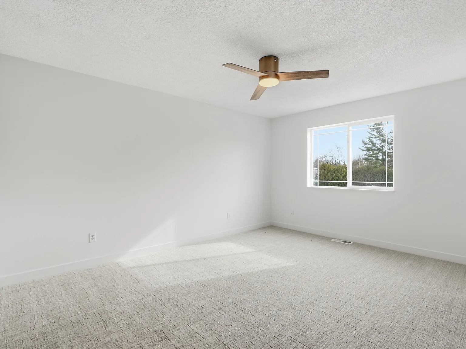 2 bed, 2.5 bath, 1306 sqft, $1,995 — Photo 2