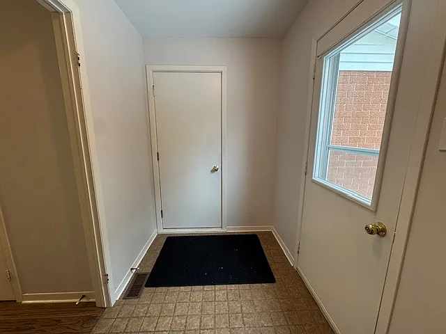 536 Thorndale Dr — Photo 12