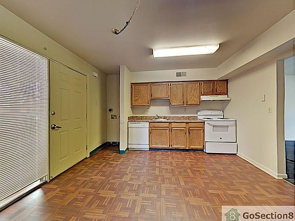 5th image of 5709 Revere Pl #201