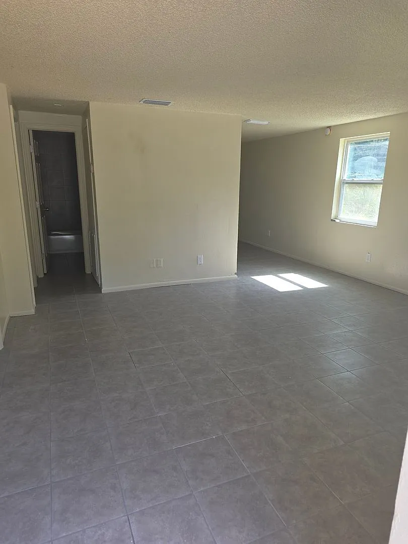 2/1 DUPLEX — Photo 2