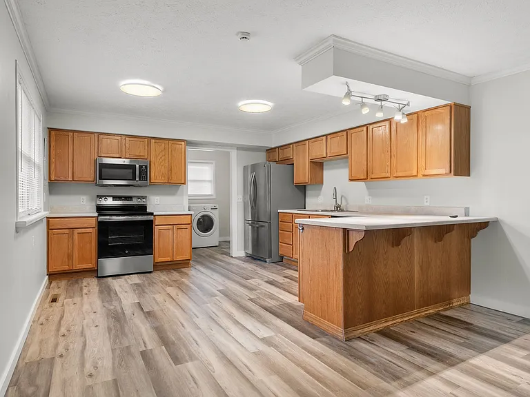 433 S Troy Ave — Photo 18