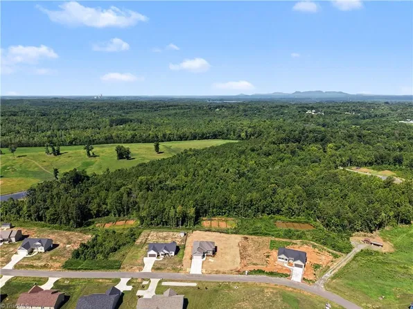 132 Knight Farm Rd, Stokesdale, NC 27357
