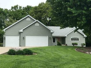 9344 N Oakleaf Ct, Byron, IL 61010