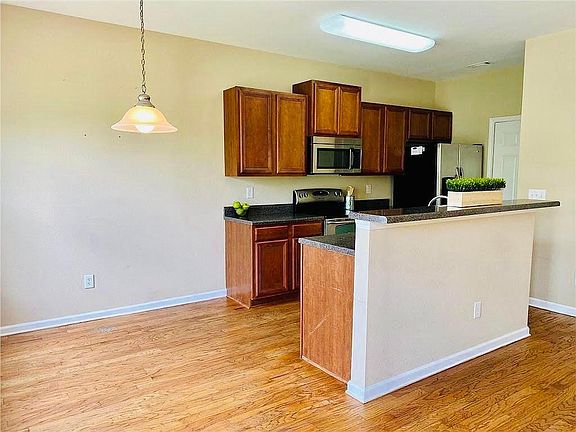 5th image of 171 Oakmont Dr