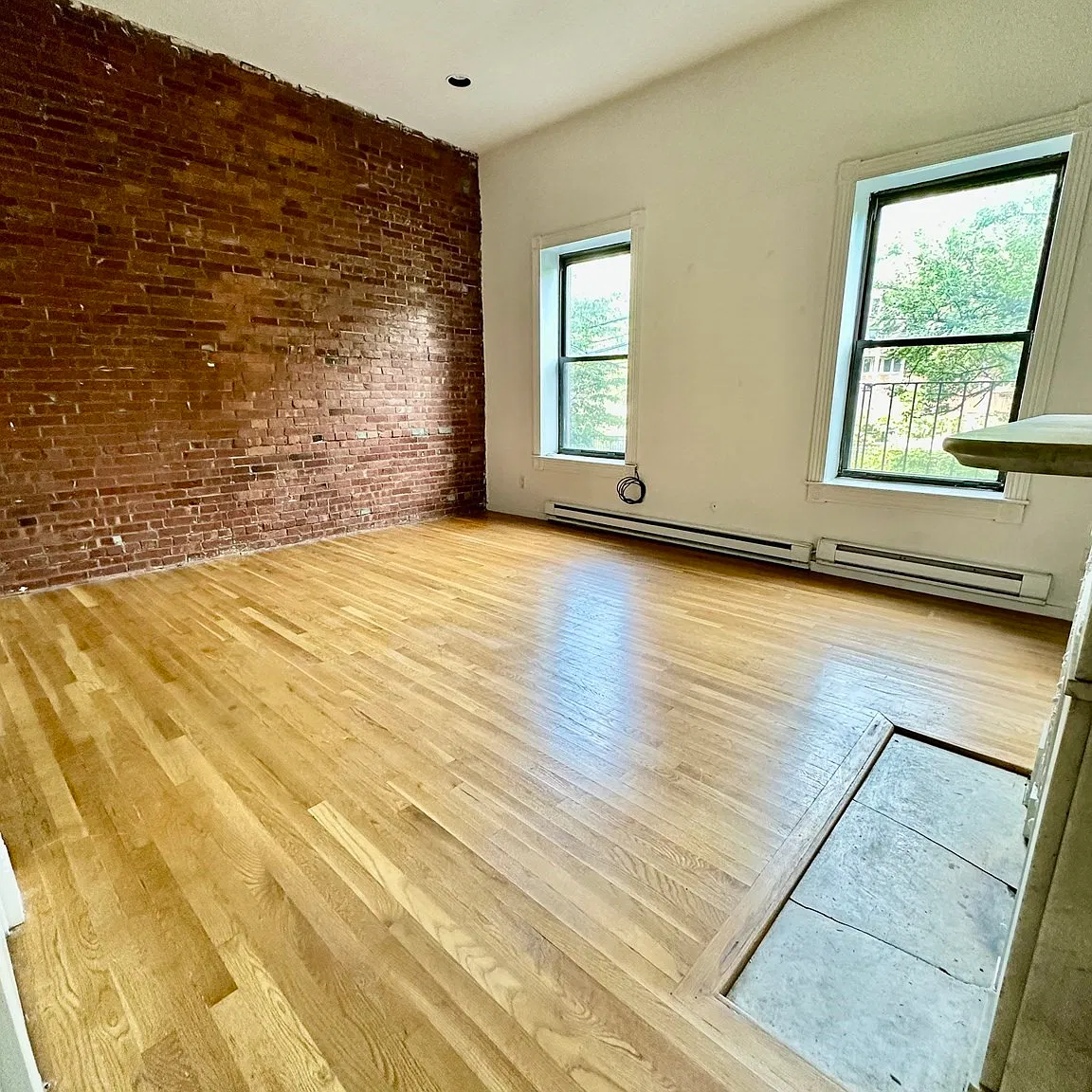 2 bed, 2.0 bath, 1000 sqft, $4,400 — Photo 2