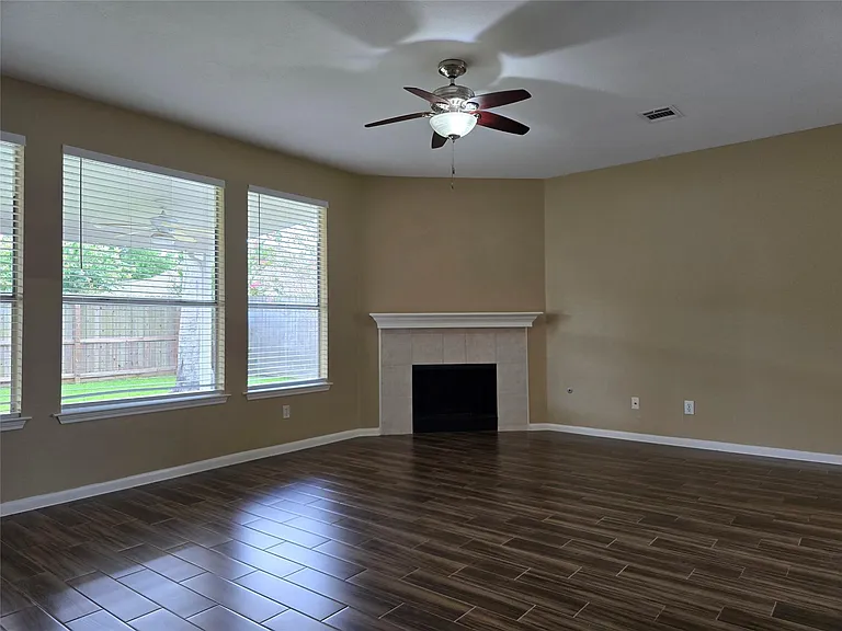 1820 Branch Hill Dr — Photo 13