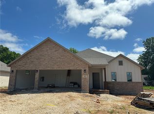 82 N Sheep Dog Ave, Farmington, AR 72730