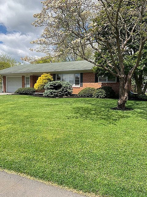 1st image of 250 Clover Lane Dr