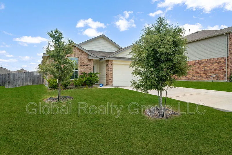 3 bed, 2.0 bath, 1650 sqft, $2,050 — Photo 3