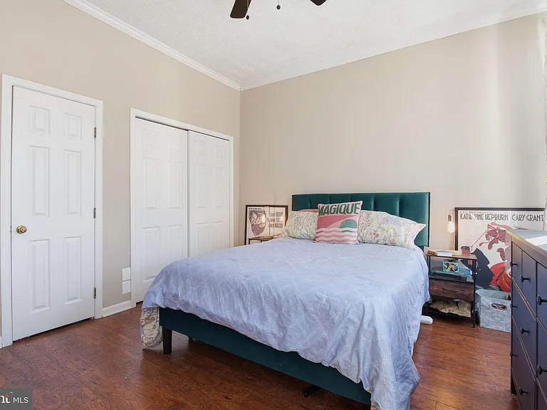 116 W Clement St — Photo 26
