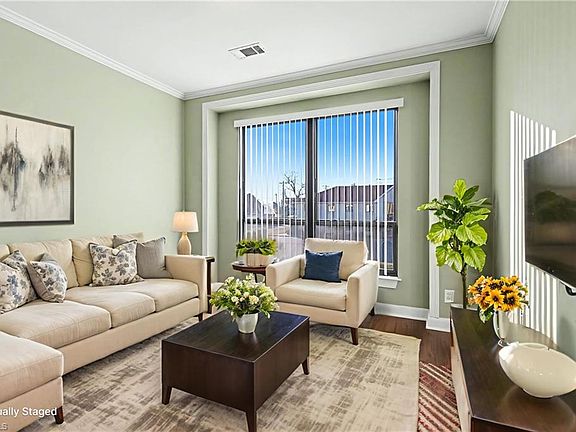 4th image of 411 W Washington St Ste 209
