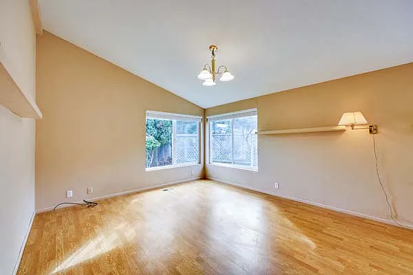 2194 Victoria Ave — Photo 8