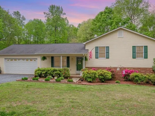 2302 Woodridge Dr, Asheboro, NC 27205