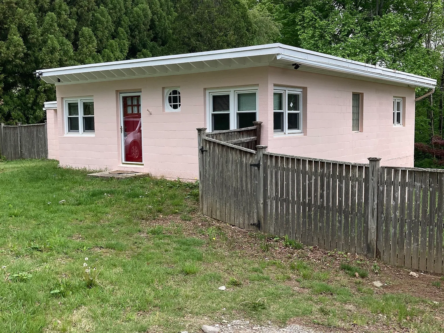 2 bed, 1.0 bath, 1056 sqft, $2,600 — Photo 2