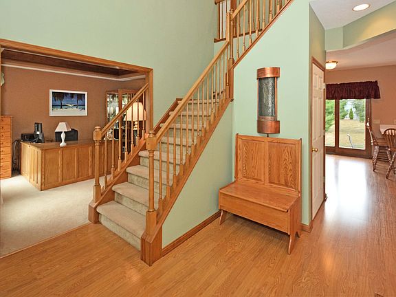 4th image of 375 Ravenglass Blvd