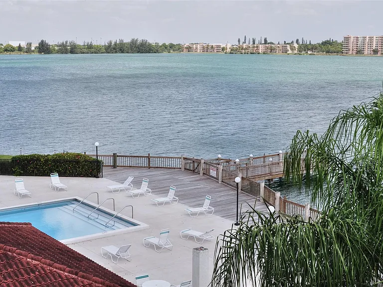 105 Lake Emerald Dr #406 — Photo 30