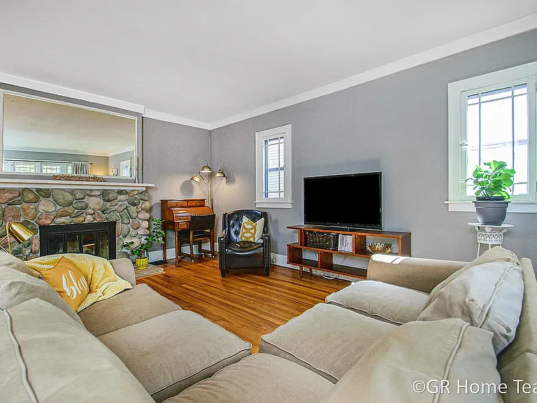 910 Calvin Ave SE — Photo 13