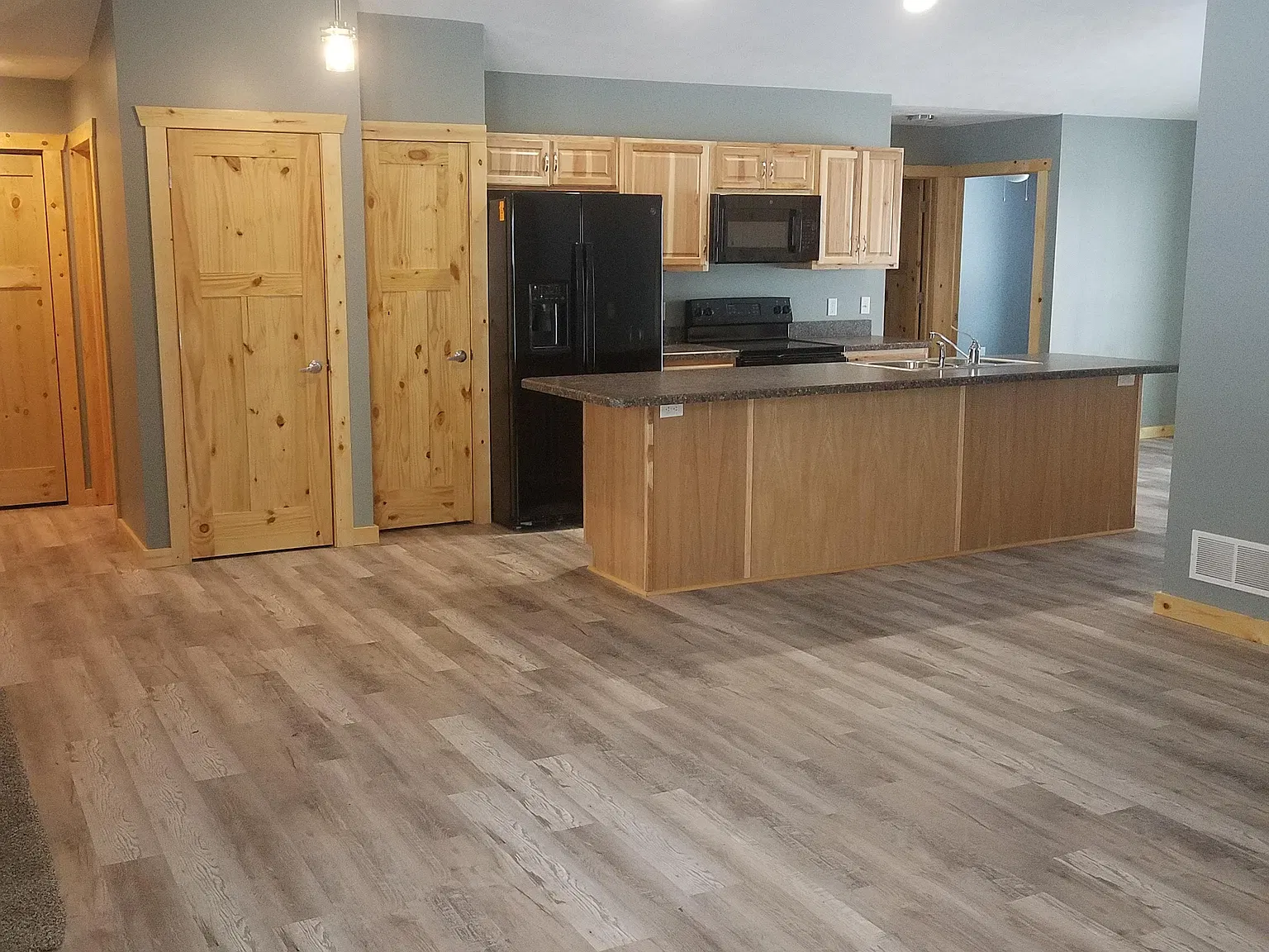 3 bed, 1348 sqft, $2,050 — Photo 3