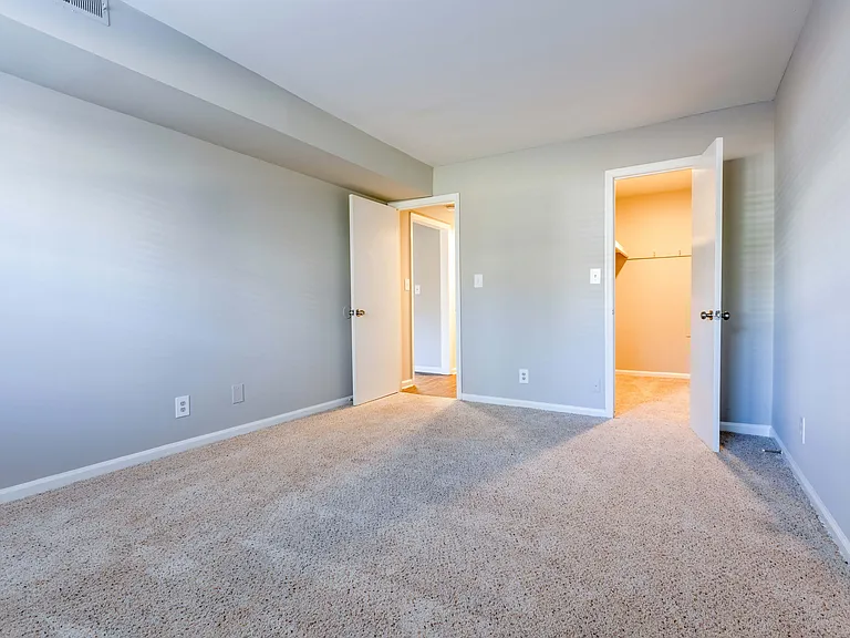 The Avenue Apartments — Photo 9