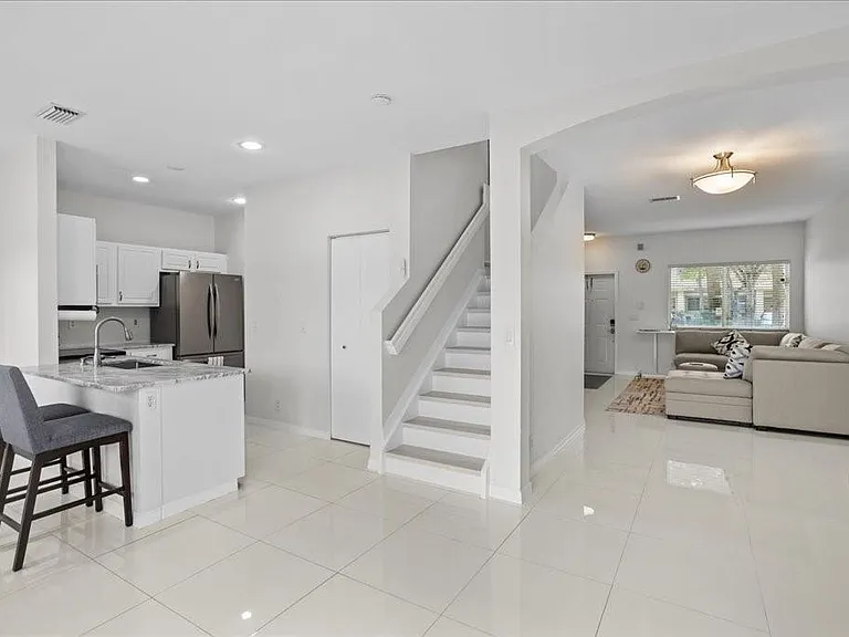 4722 Lago Vista Dr — Photo 2