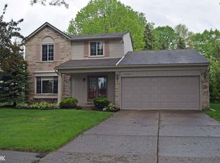 39282 Bella Vista Dr, Sterling Heights, MI 48313