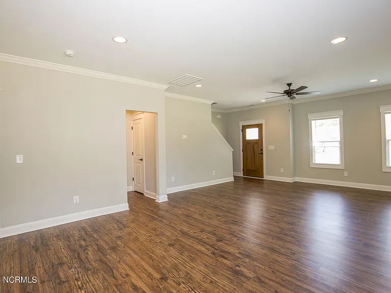 1021 Juniper Lake Rd — Photo 6