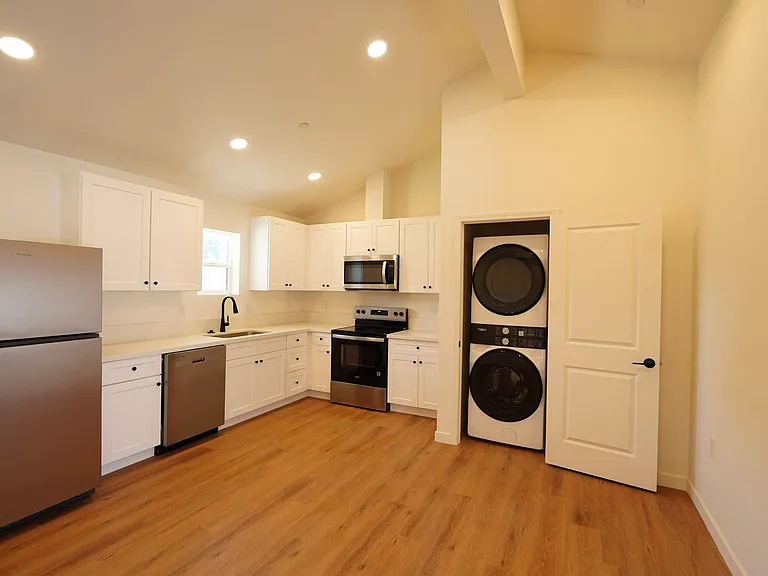4805 Charlotte Way — Photo 36