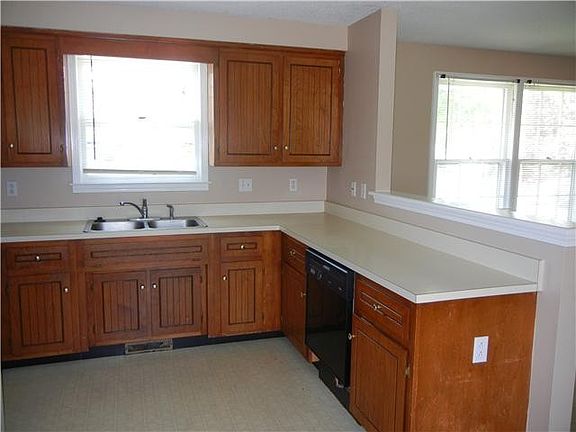 4th image of 573 Danielle Dr