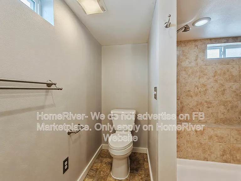 5418 N Maple St — Photo 10