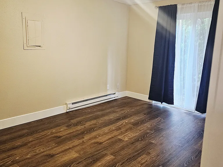 1561 N Manzanita St — Photo 6