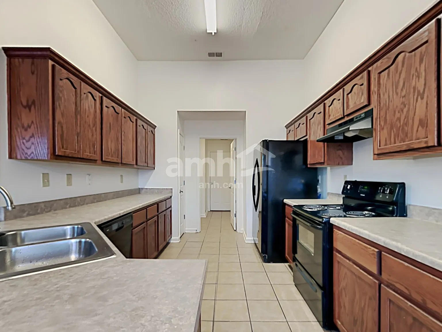3 bed, 2.0 bath, 1450 sqft, $1,905 — Photo 3