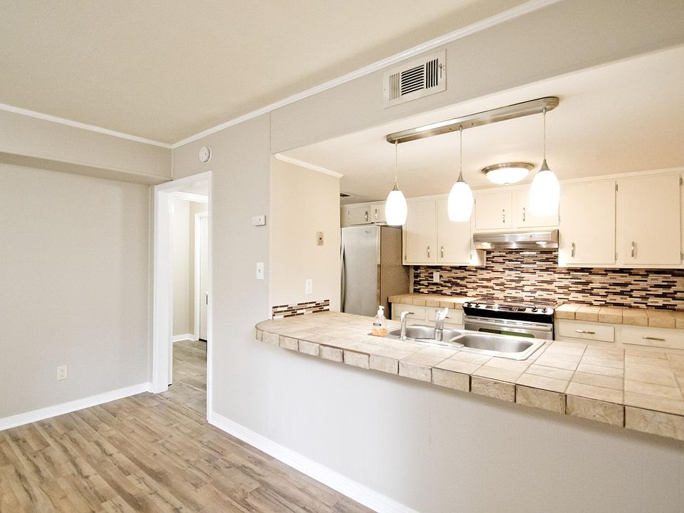 Kitchen / Dining