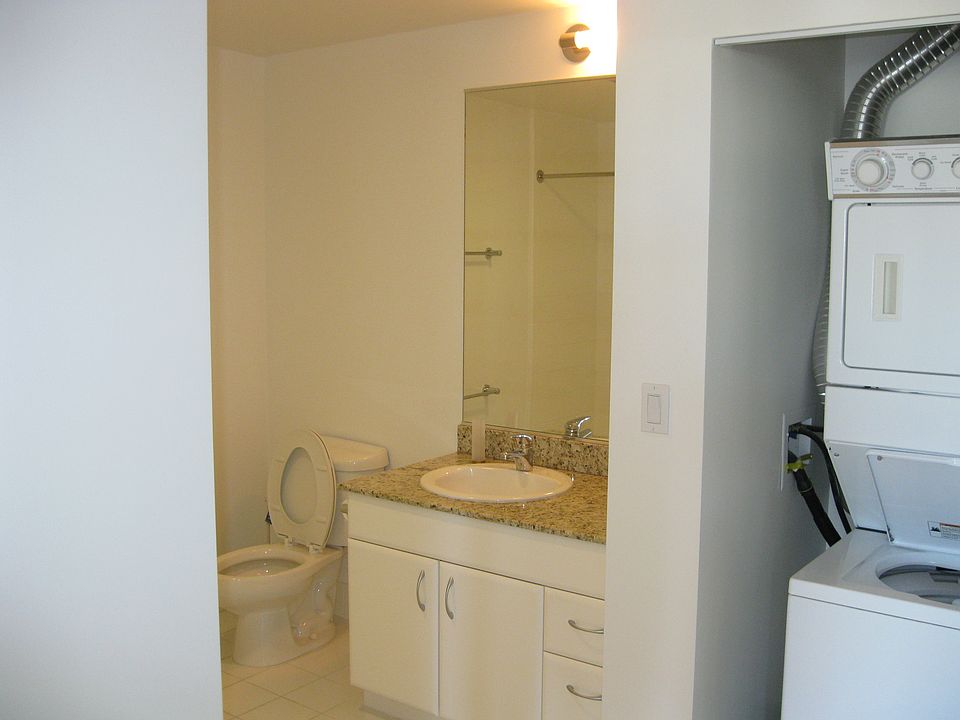 1st image of 260 King St Unit 509