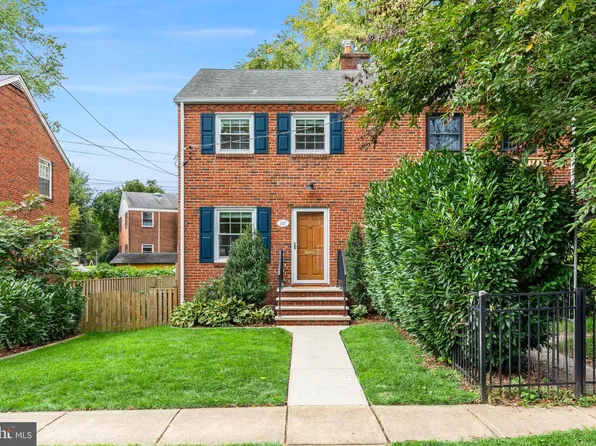 2522 N Winchester St, Arlington, VA 22213