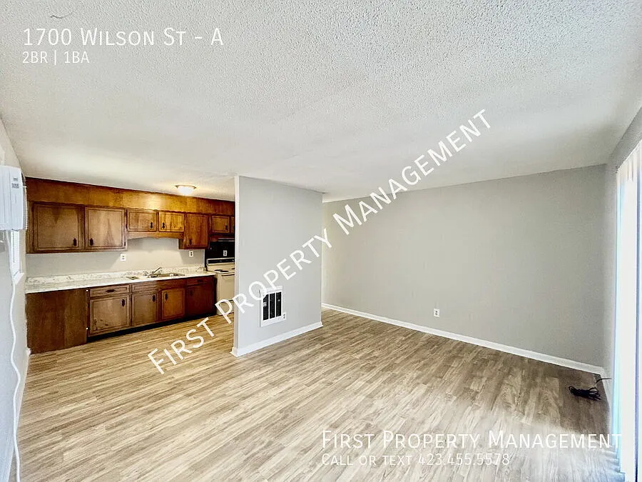 Close to Downtown: 2Bed/1Bath w Laundry Hookups! — Photo 4
