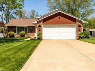 214 Rustic Hill Ln, Amherst, OH 44001