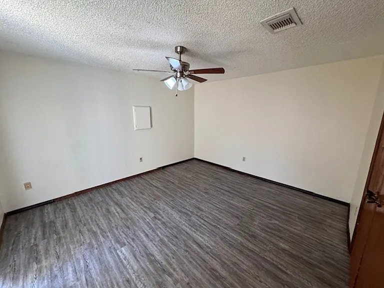 8509 S Drexel Pl — Photo 11