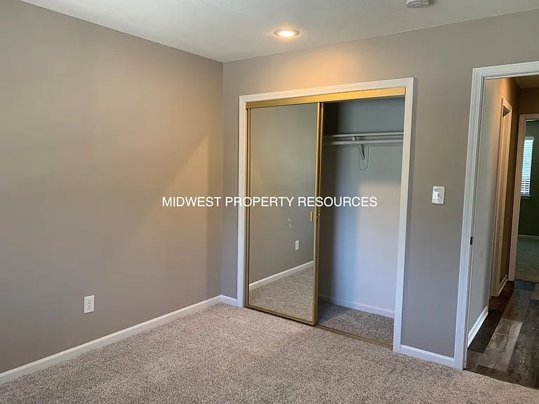 202 NW Market Pl #B — Photo 7