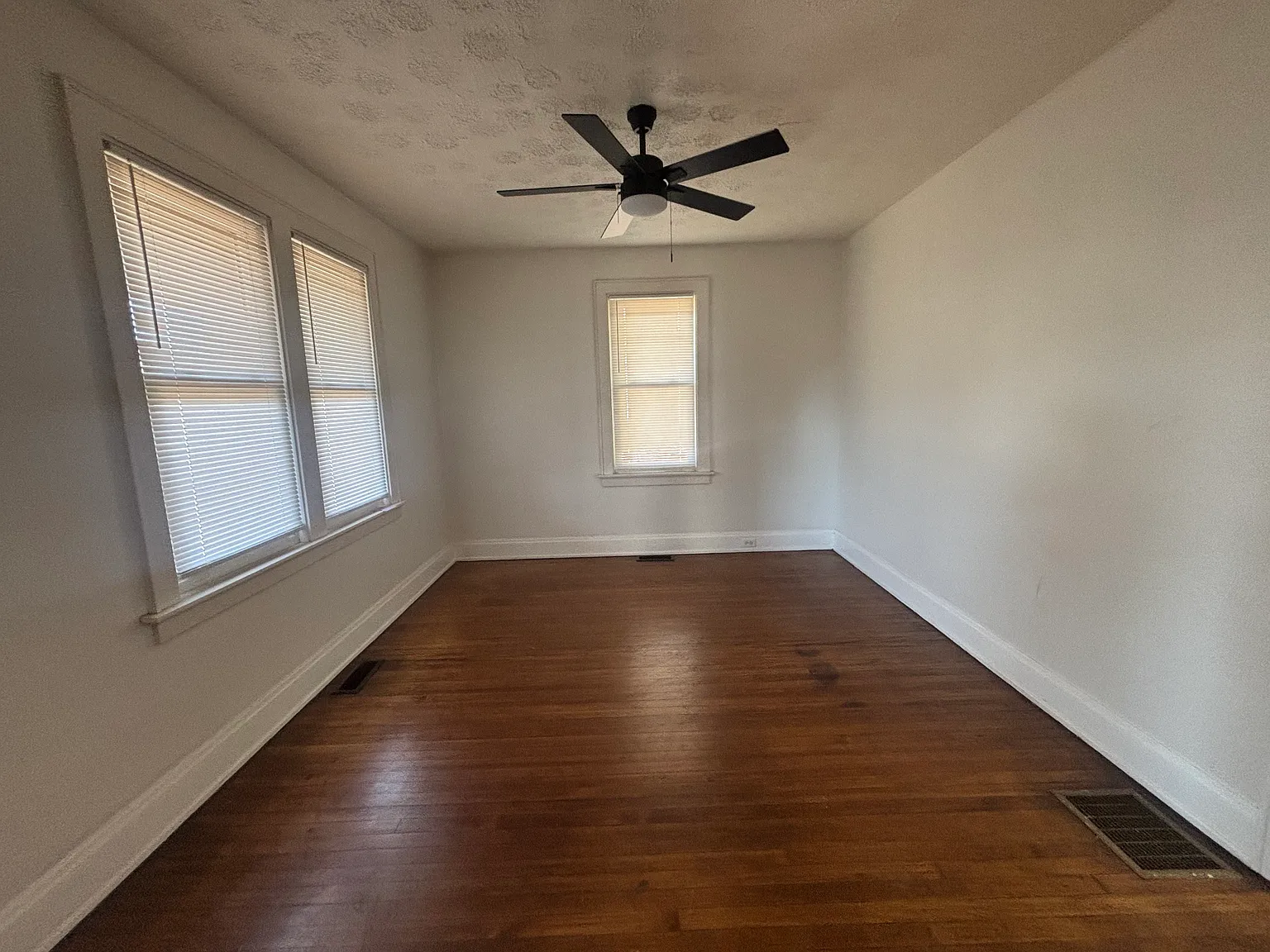3 bed, 1124 sqft, $1,850 — Photo 4