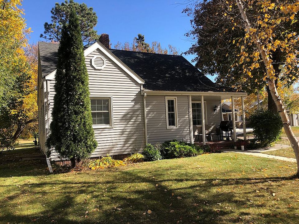 Charming, move in ready home