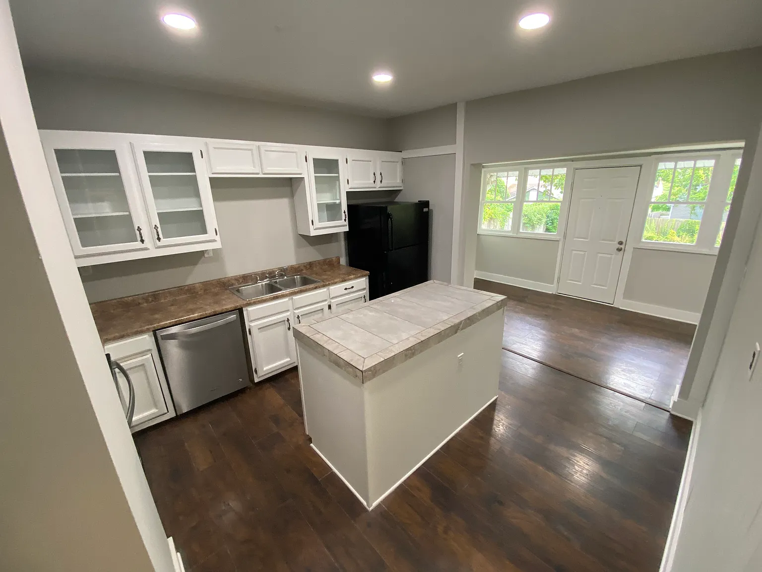 2 bed, 1284 sqft, $2,350 — Photo 3