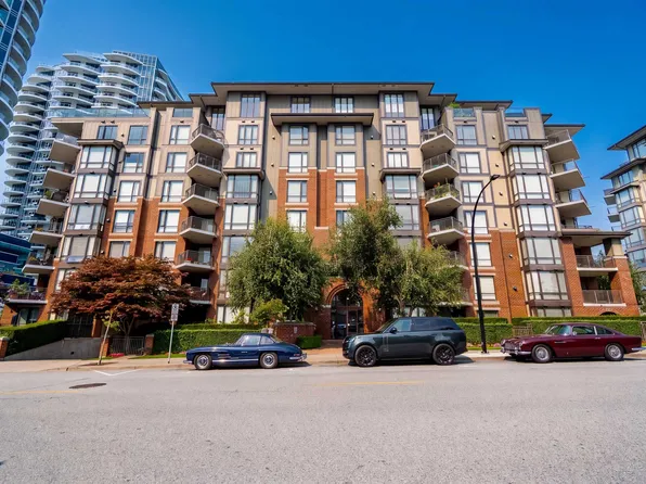 1551 Foster St #403, White Rock, BC V4B 5M1