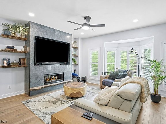 2nd image of 128 Vine St #16A