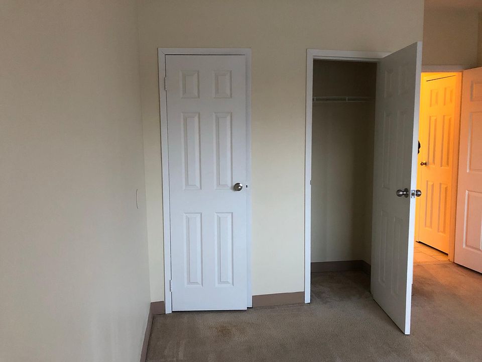 2nd image of 17620 S Conduit Ave APT 1E